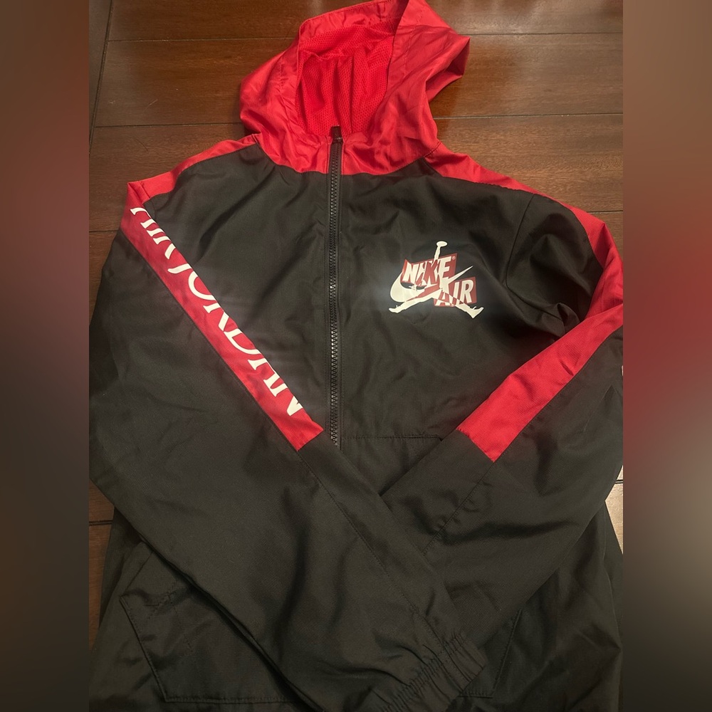 Nike air Jordan rain coat great condion size med boys